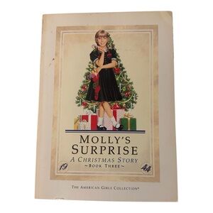 AMERICAN GIRLS Molly's Surprise: A Christmas Story Book